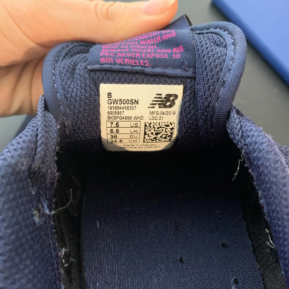 New Balance sneaker - navy blue, fuschia, white Size 7.5 - Picture 9 of 9